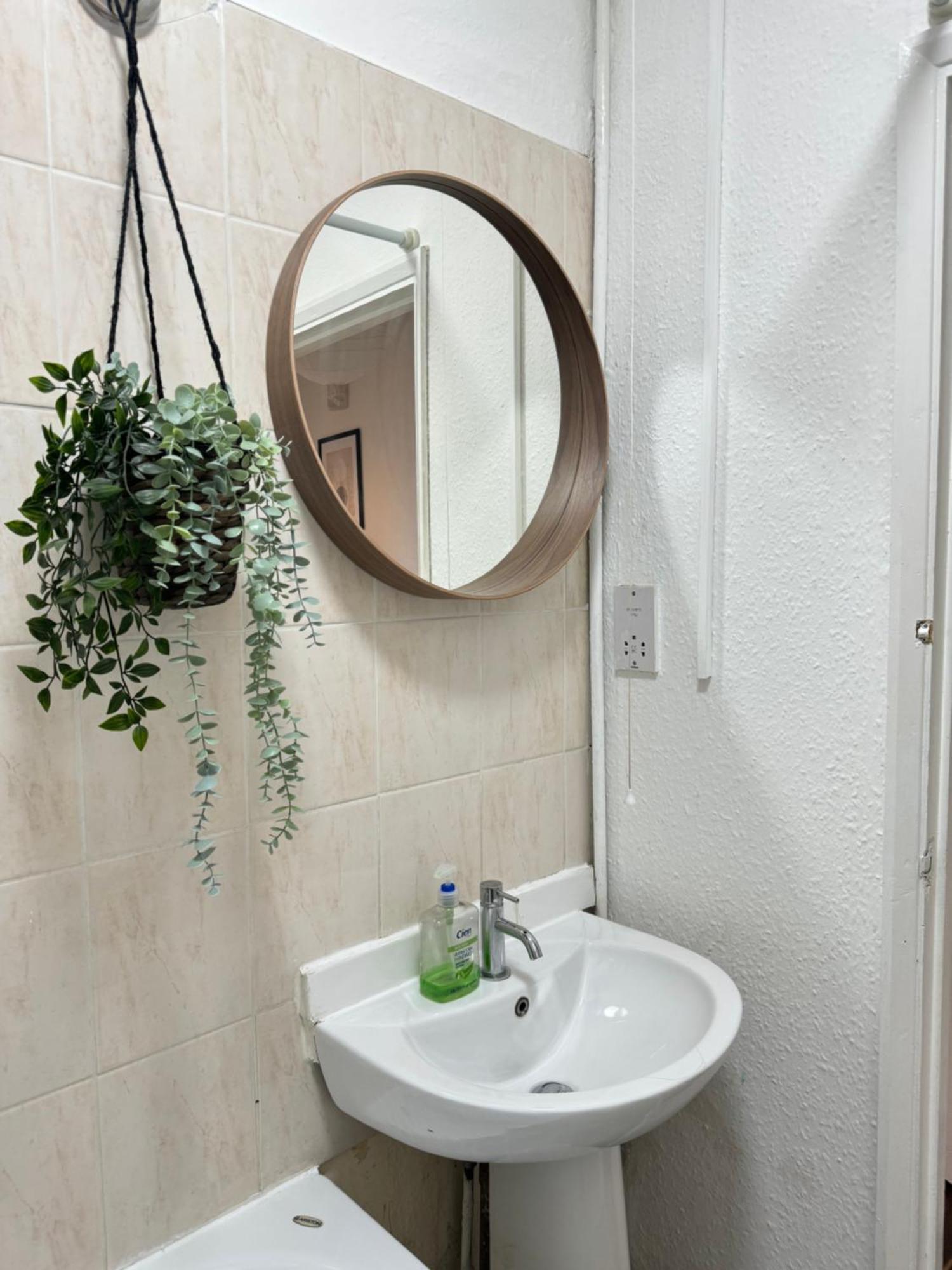 2 Bed Apt Sofa Bed Up To 6 Λονδίνο Εξωτερικό φωτογραφία