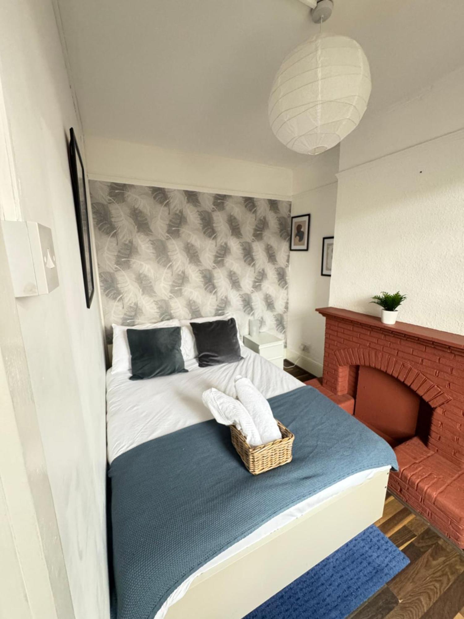 2 Bed Apt Sofa Bed Up To 6 Λονδίνο Εξωτερικό φωτογραφία