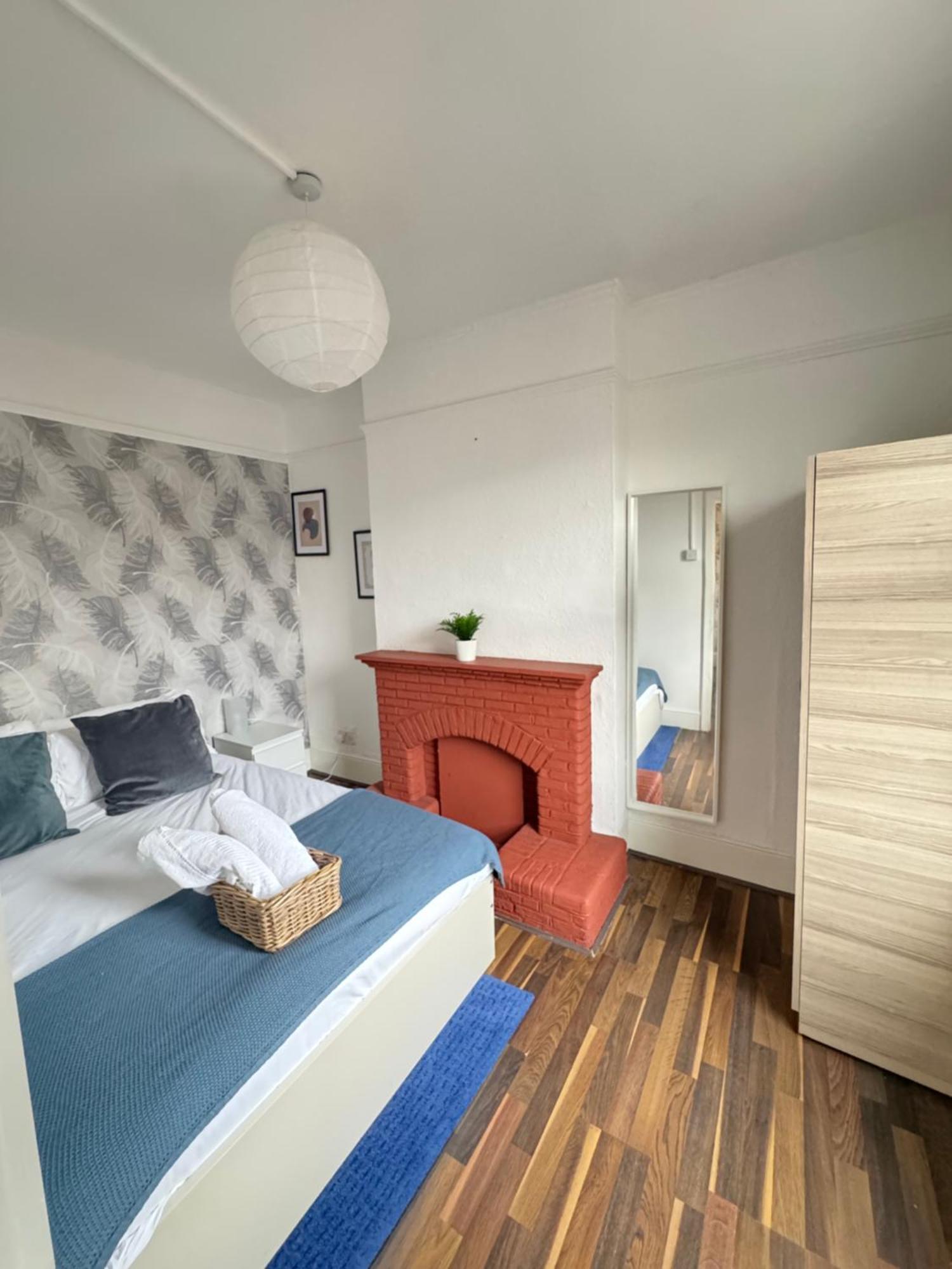 2 Bed Apt Sofa Bed Up To 6 Λονδίνο Εξωτερικό φωτογραφία