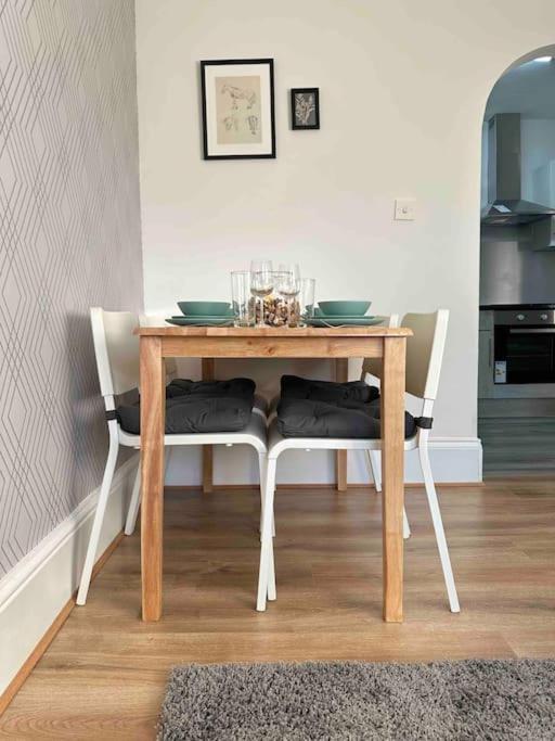 2 Bed Apt Sofa Bed Up To 6 Λονδίνο Εξωτερικό φωτογραφία