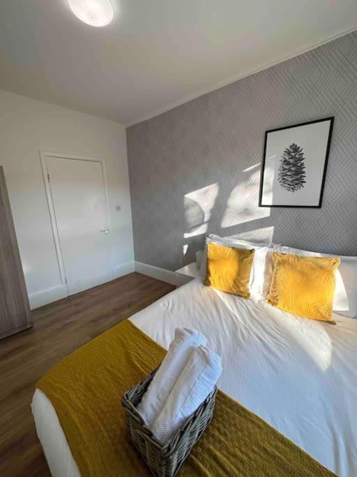 2 Bed Apt Sofa Bed Up To 6 Λονδίνο Εξωτερικό φωτογραφία