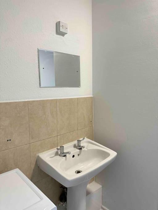 2 Bed Apt Sofa Bed Up To 6 Λονδίνο Εξωτερικό φωτογραφία