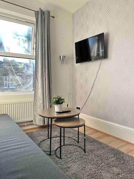 2 Bed Apt Sofa Bed Up To 6 Λονδίνο Εξωτερικό φωτογραφία