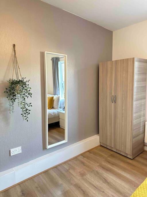 2 Bed Apt Sofa Bed Up To 6 Λονδίνο Εξωτερικό φωτογραφία